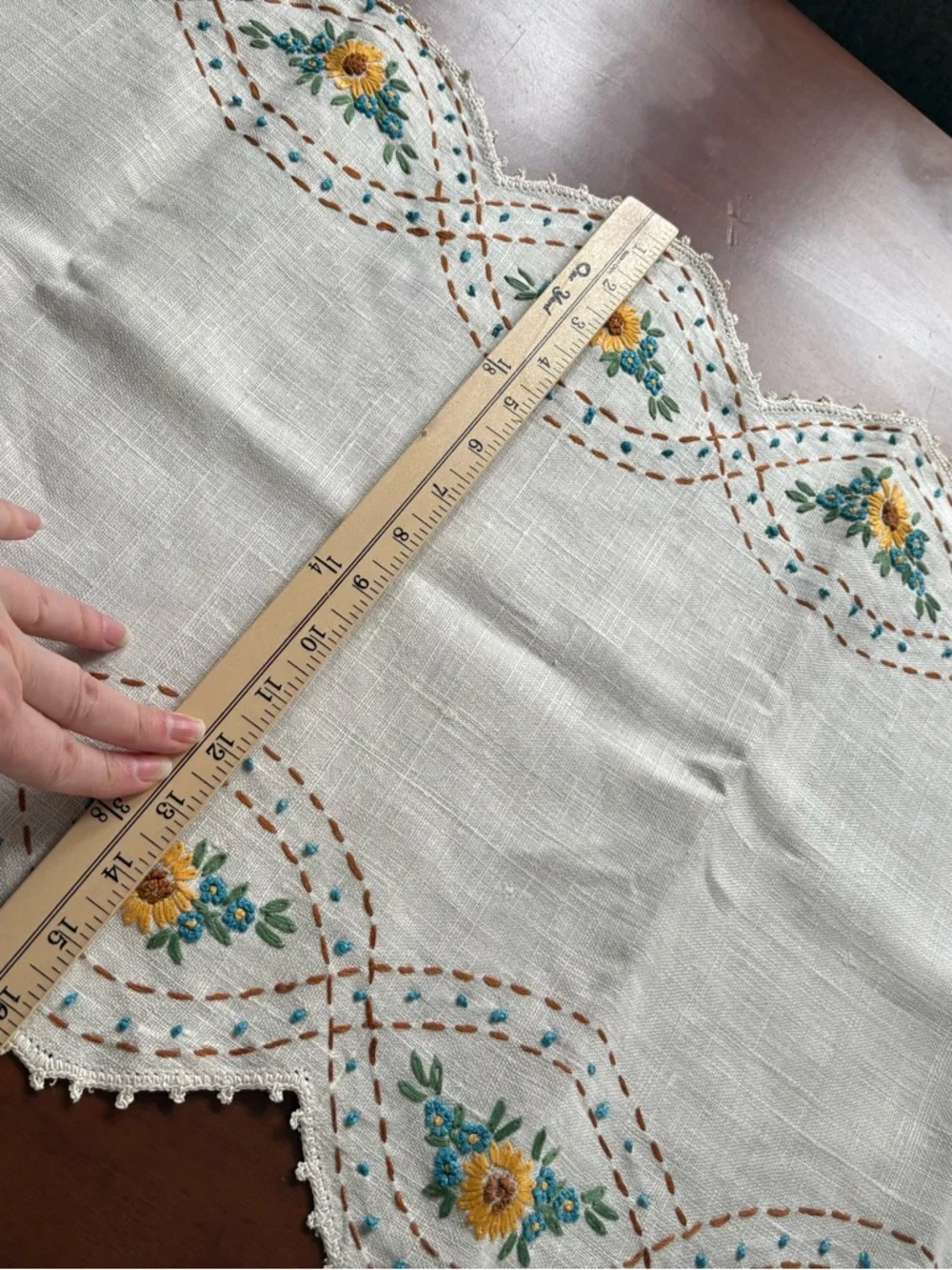 Vintage table runner hand embroidered crochet edge stunning floral cottage 46”